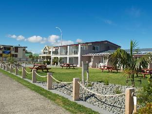 Baileys At The Beach Motel