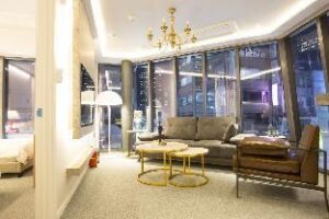 10681785_19111315330083590111 (UH Suite Gwanghwamun Avenue – Seoul, South Korea)