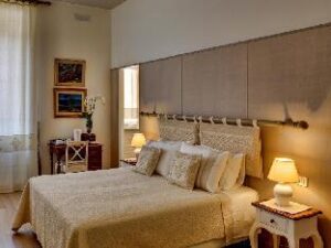 1078227_16020320300039615947 (Casa Sotgiu Guest House – Rome, Italy)