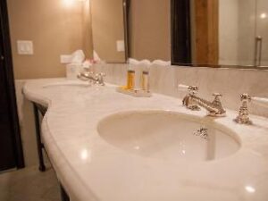 2465905_17081715150055475579 (Charmant Hotel – La Crosse (WI), United States)