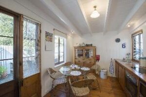 335169_17020411190050775083 (Beach Huts Middleton – Victor Harbor, Australia)