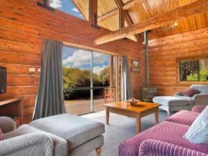 50027_16060309110043091387 (Fiordland Lodge – Te Anau, New Zealand)