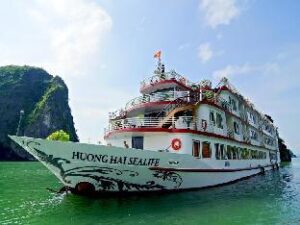 503046_15061513130029520191 (Huong Hai Sealife Cruise – Ha Long, Vietnam)