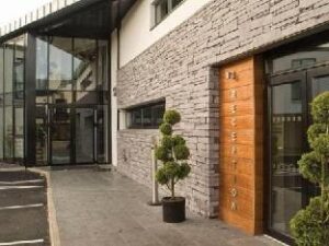 544769_13102516160017110043 (Ballyrobin Country Lodge – Aldergrove, United Kingdom)