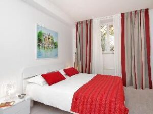 665416_15071519430032391281 (Piazzetta Margutta – My Extra Home – Rome, Italy)