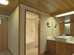 767785_15081912000034582046 (Commodore Hotel Christchurch Airport – Christchurch, New Zealand)