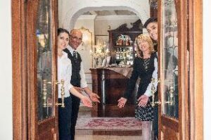 bf509e91587256f9ffdb80eb1465cec3 (Canal Grande Hotel – Venice, Italy)