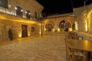 e9d36f3fd82113b0a04ec43938583b29 (Cappadocia Caves Hotel – Goreme, Turkey)