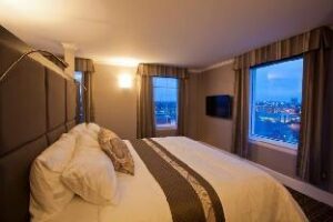 7ed37ec312122337fbdb2143af211d63 (Tiger Hotel – Columbia (MO), United States)