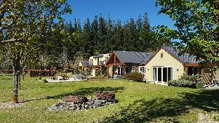 Maple Lodge Luxury Bed And Breakfast – Wanaka, New Zealand