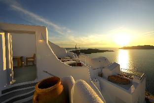 Ikastikies Suites – Santorini, Greece